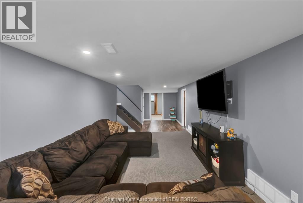 885 HILDA AVENUE Image 32