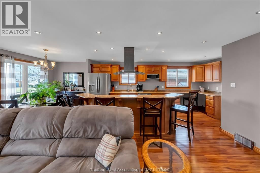 885 HILDA AVENUE Image 8