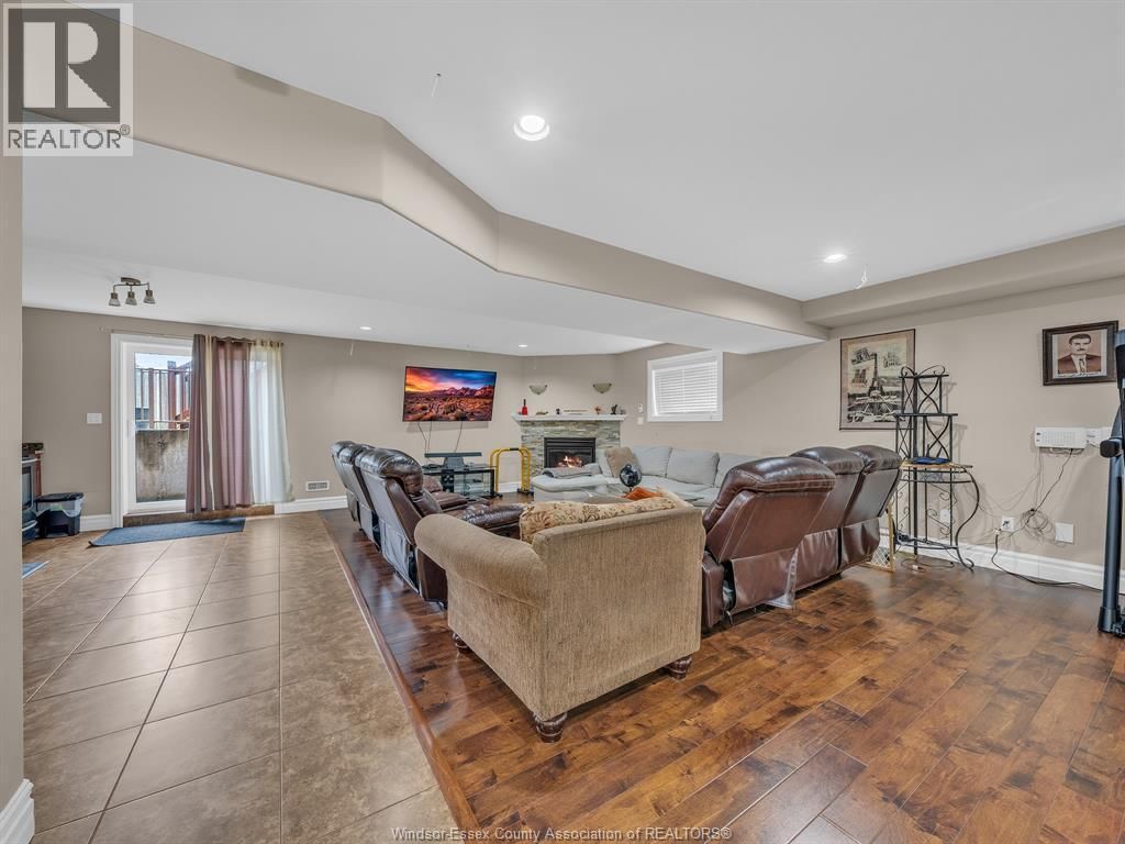 4795 PERIWINKLE CRESCENT Image 30