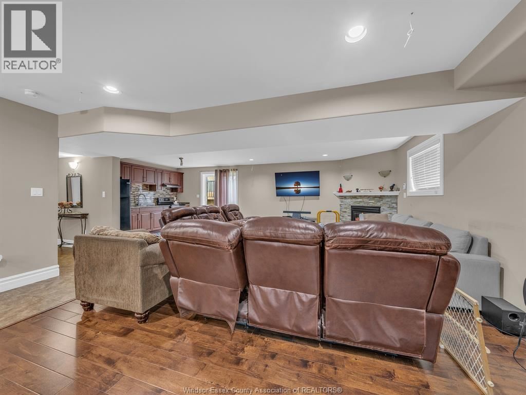 4795 PERIWINKLE CRESCENT Image 31