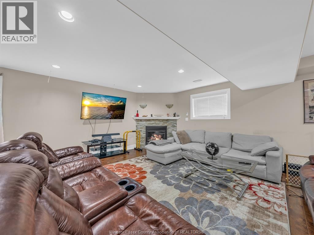 4795 PERIWINKLE CRESCENT Image 32