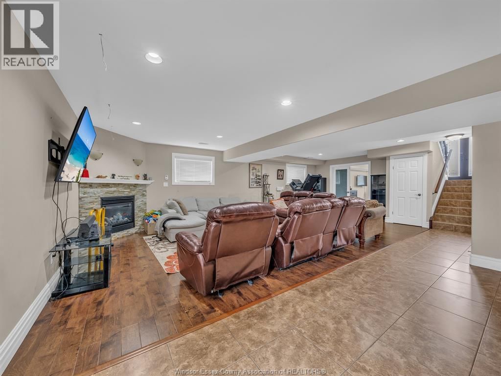 4795 PERIWINKLE CRESCENT Image 34