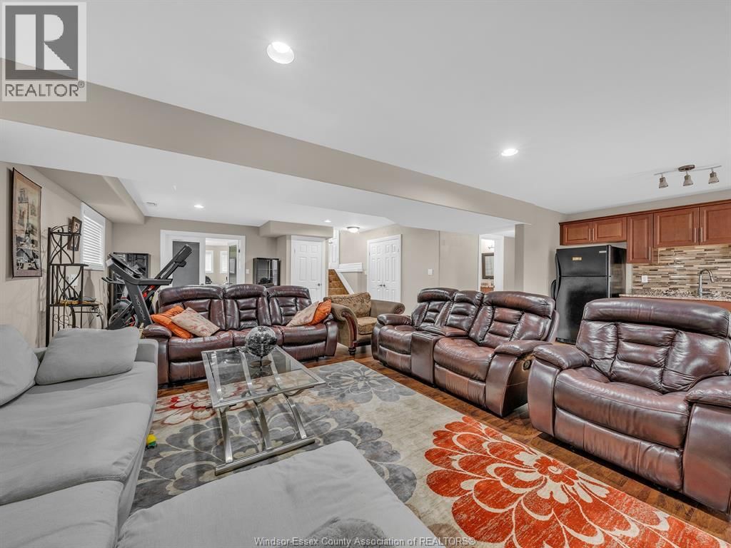 4795 PERIWINKLE CRESCENT Image 35