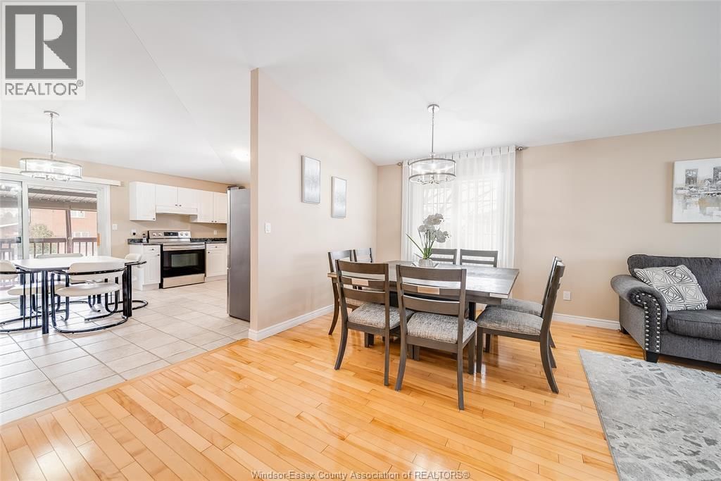 584 BELLAGIO DRIVE Image 14