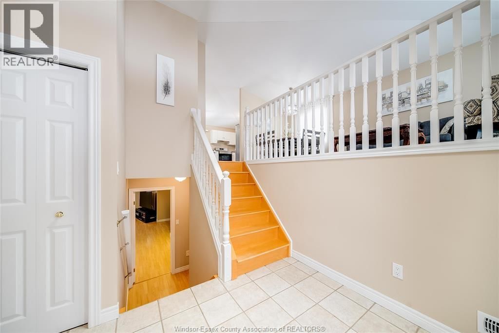 584 BELLAGIO DRIVE Image 7