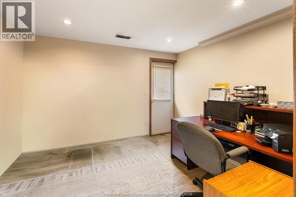 42 WILLIAM AVENUE Image 32