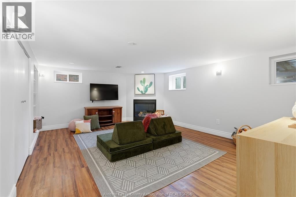 2146 WINDERMERE Image 29