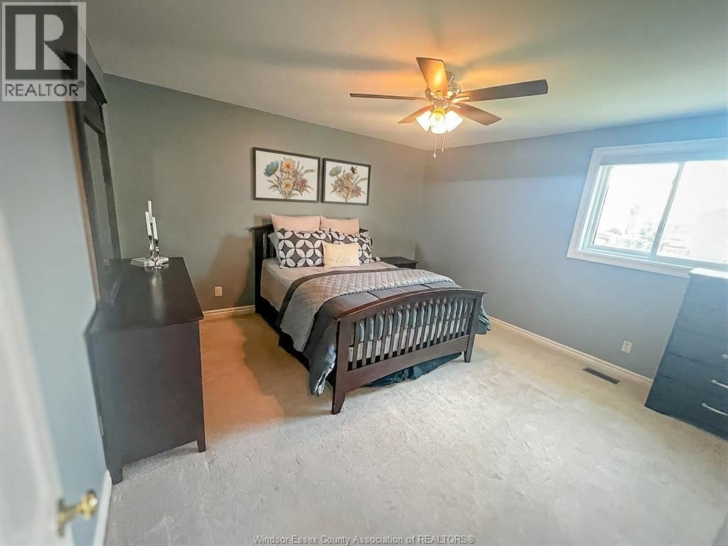 330 SUNNYSIDE BOULEVARD Image 25