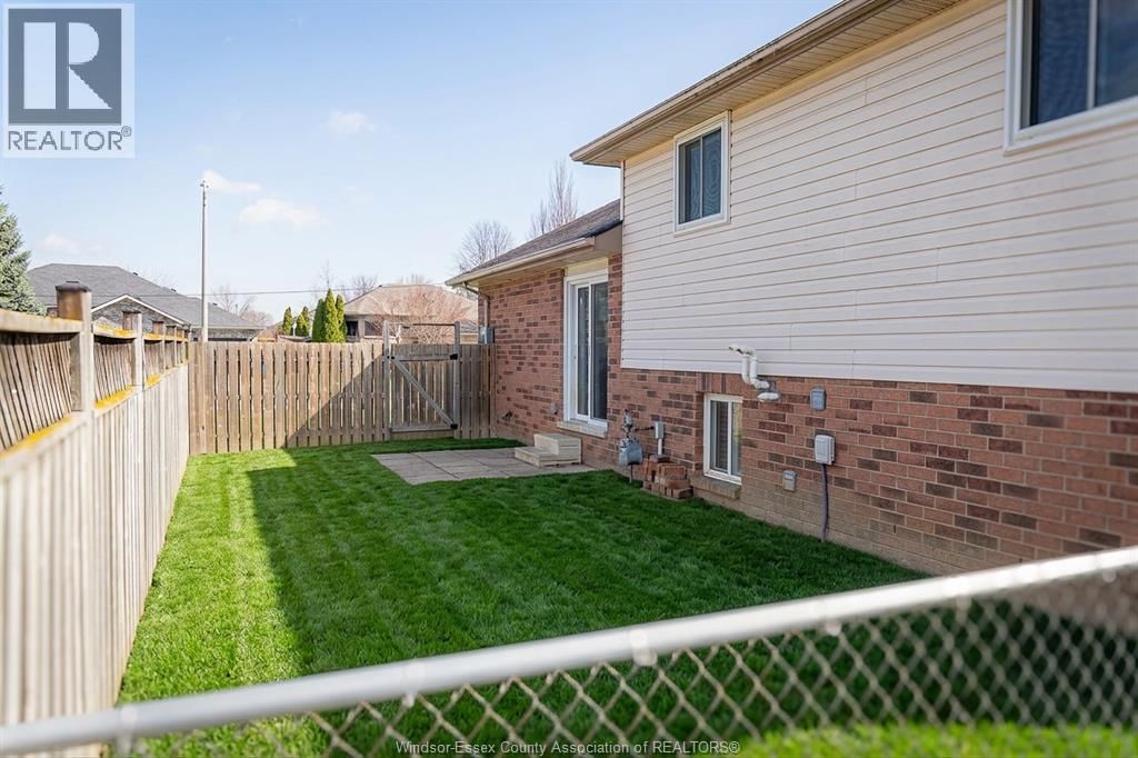 330 SUNNYSIDE BOULEVARD Image 40