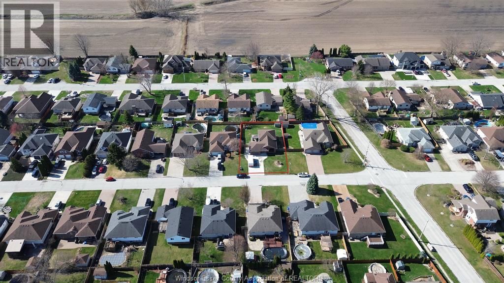 330 SUNNYSIDE BOULEVARD Image 48