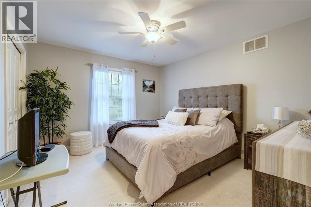 2230 SUZANNE Image 25