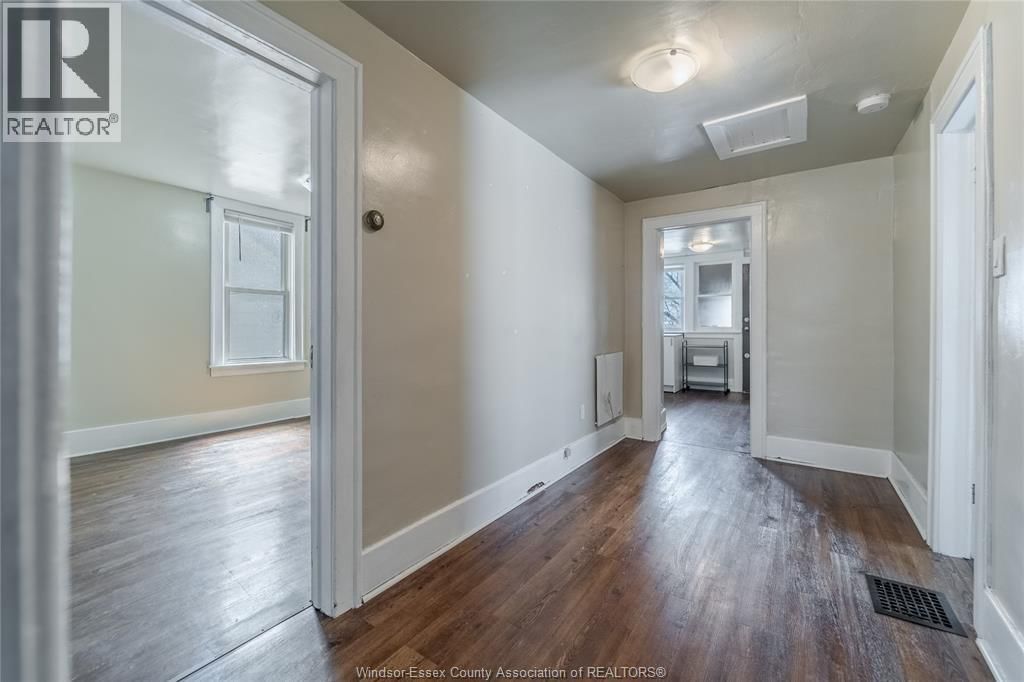 1135 JANETTE AVENUE Image 10