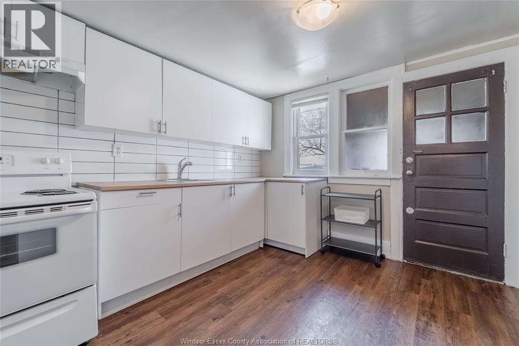 1135 JANETTE AVENUE Image 11