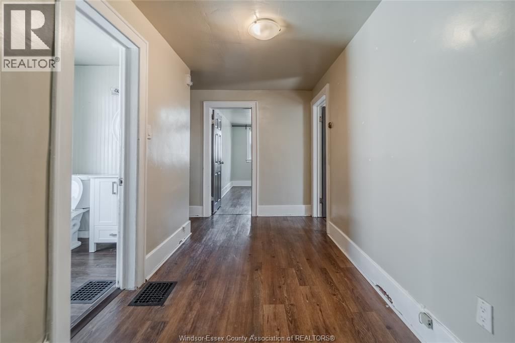 1135 JANETTE AVENUE Image 13