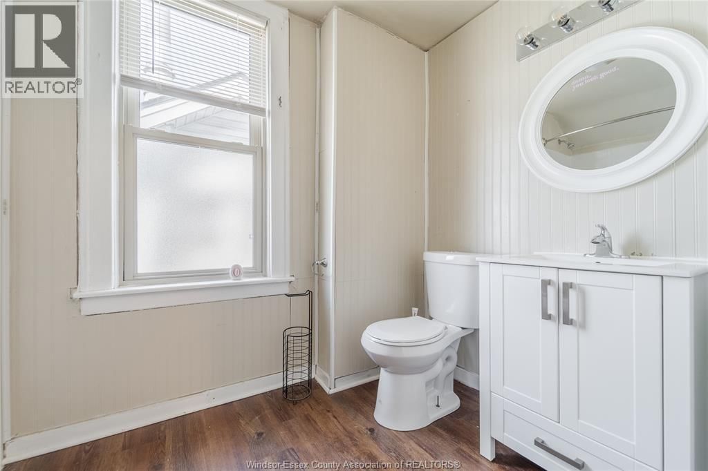 1135 JANETTE AVENUE Image 14