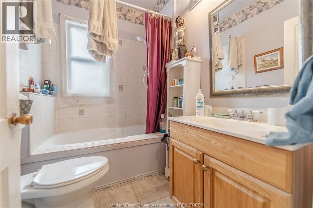 1135 JANETTE AVENUE Image 17