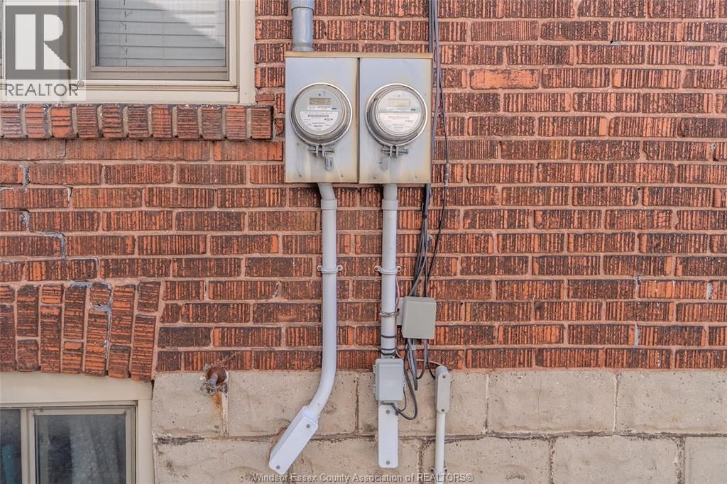 1135 JANETTE AVENUE Image 3