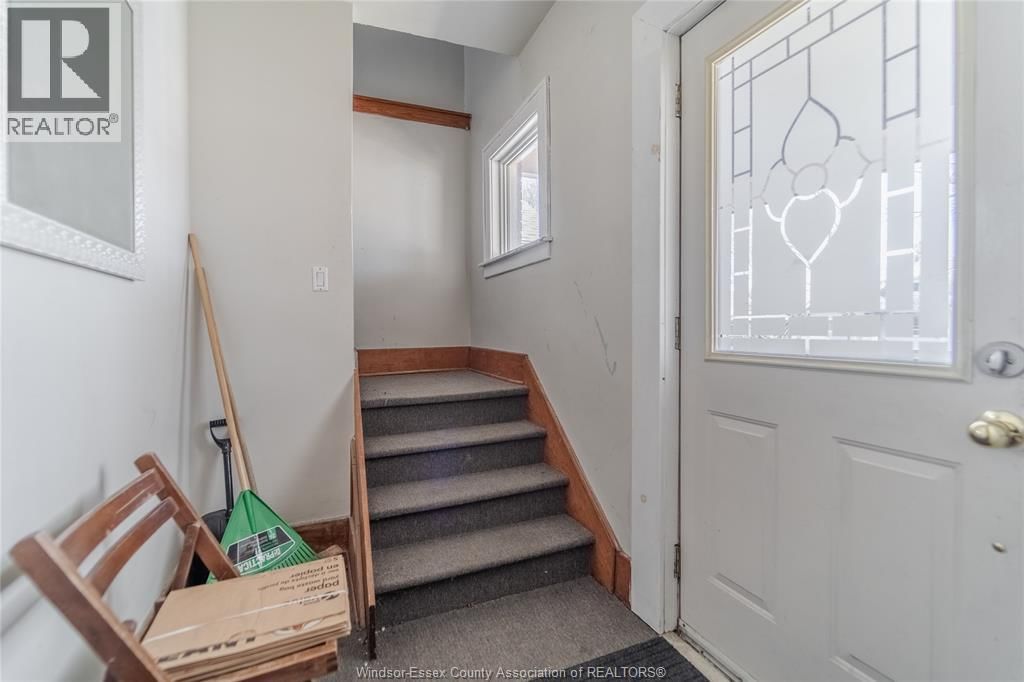 1135 JANETTE AVENUE Image 6