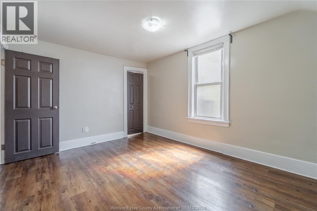 1135 JANETTE AVENUE Image 8