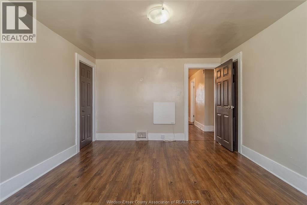 1135 JANETTE AVENUE Image 9