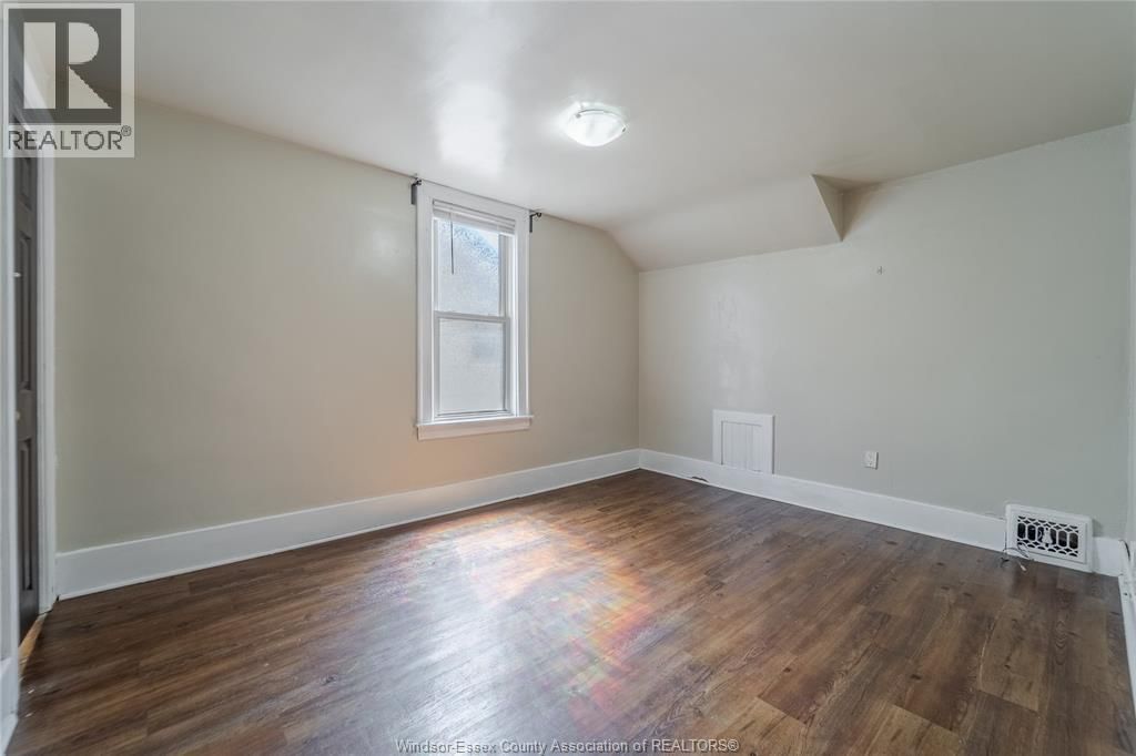 1135 JANETTE AVENUE Image 14