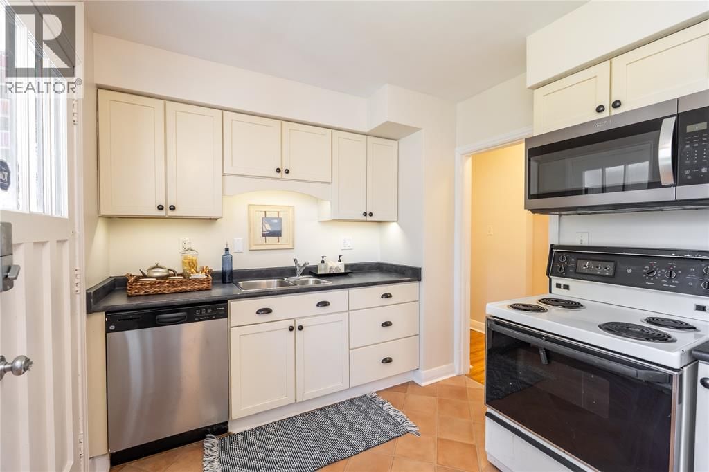 1203 COLBORNE ROAD Image 11