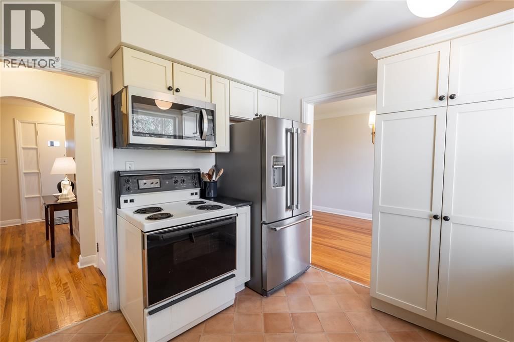 1203 COLBORNE ROAD Image 12