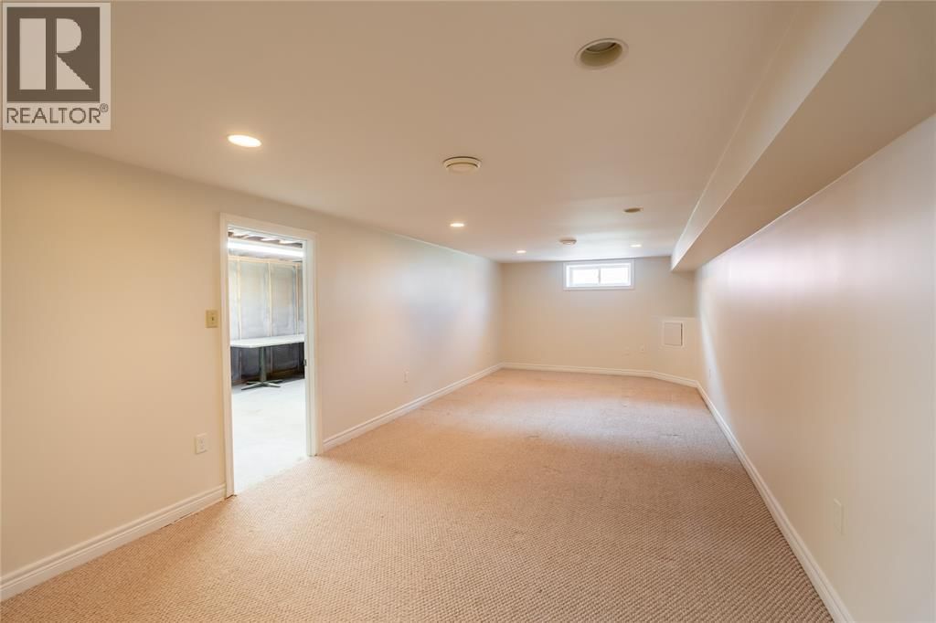 1203 COLBORNE ROAD Image 21