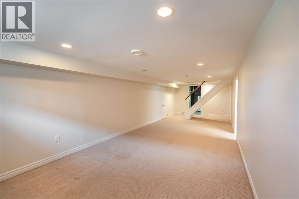 1203 COLBORNE ROAD Image 23