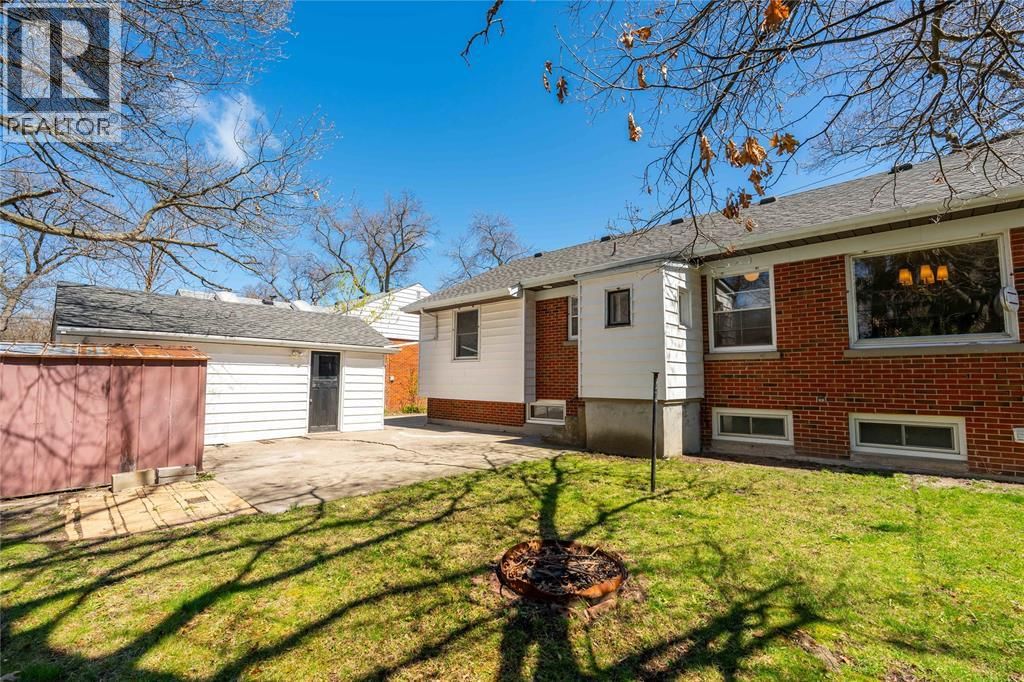 1203 COLBORNE ROAD Image 31