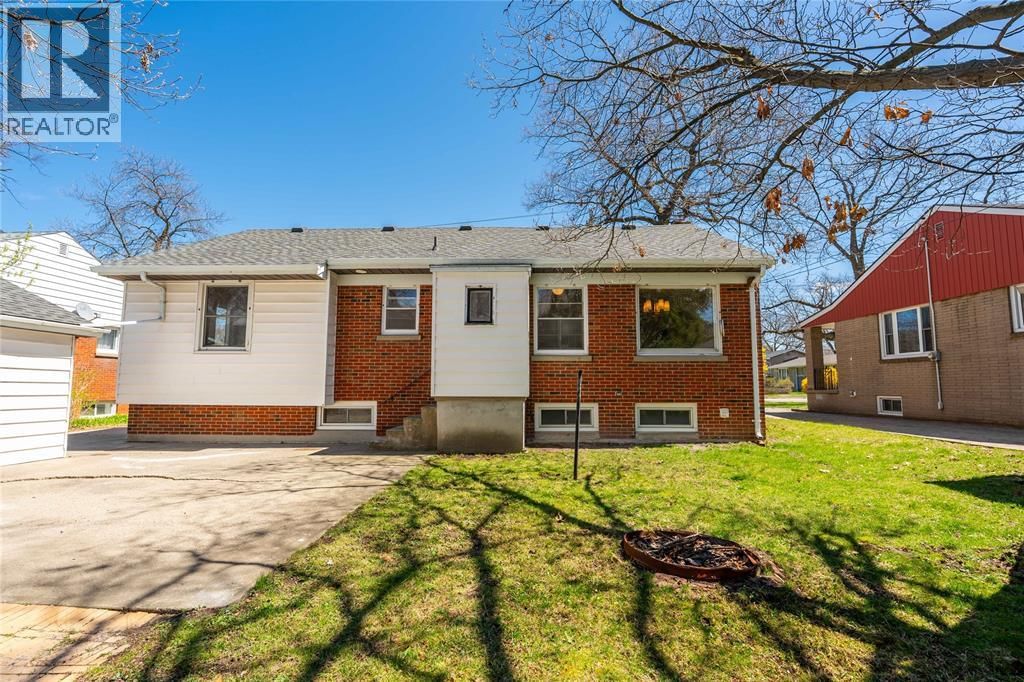 1203 COLBORNE ROAD Image 32