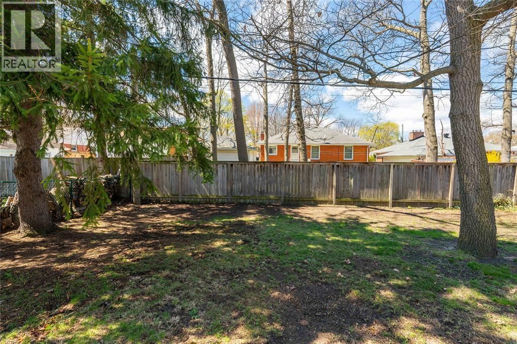 1203 COLBORNE ROAD Image 33