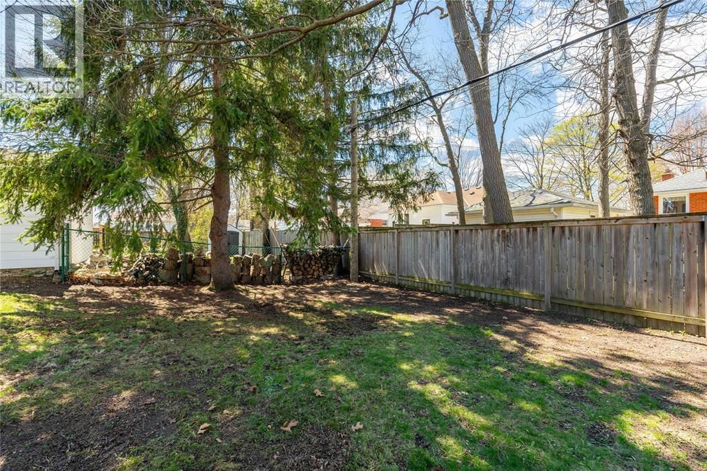 1203 COLBORNE ROAD Image 34