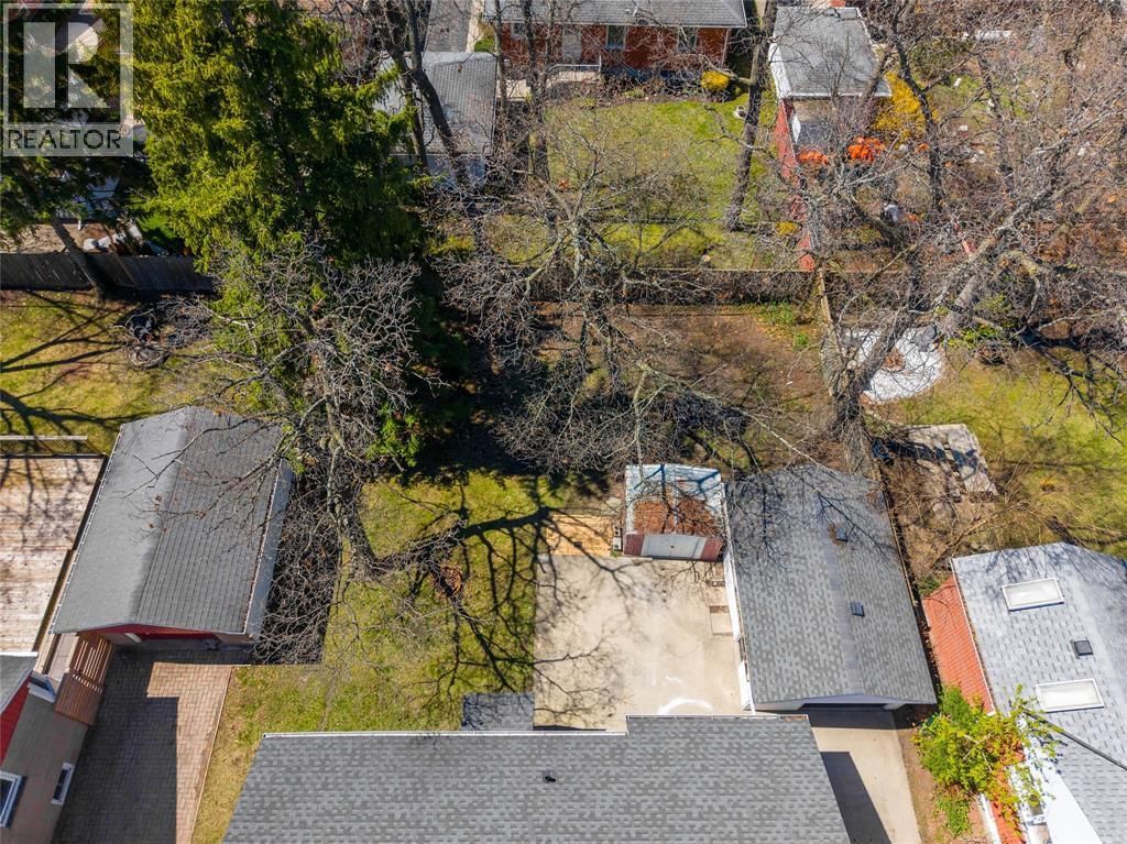 1203 COLBORNE ROAD Image 36