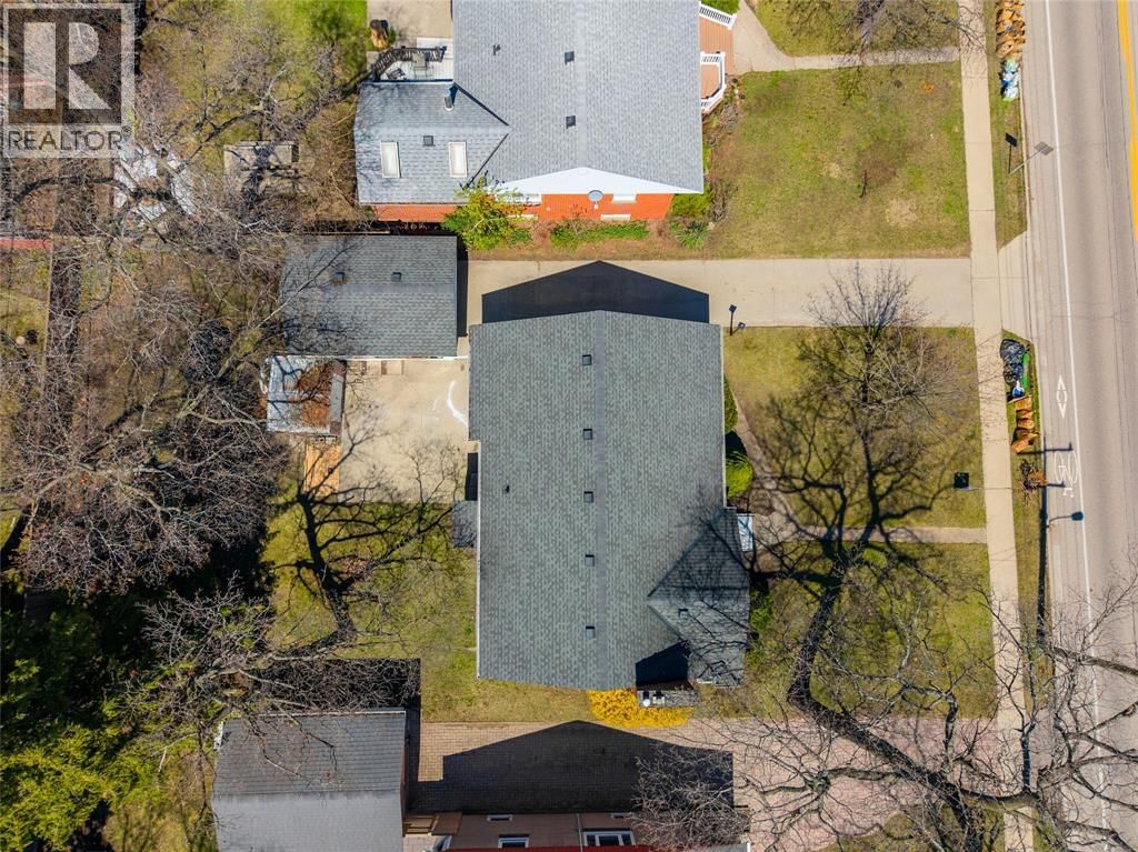 1203 COLBORNE ROAD Image 37