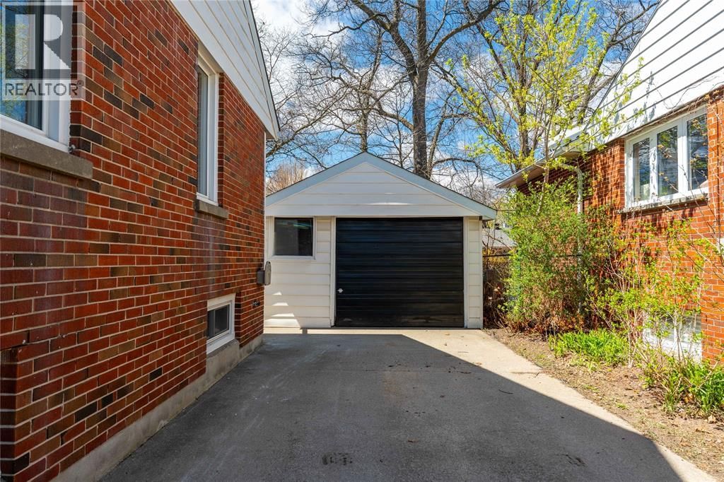 1203 COLBORNE ROAD Image 4