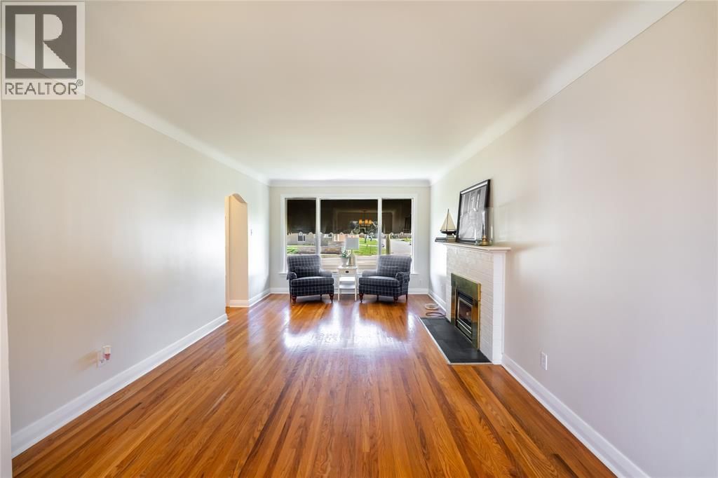 1203 COLBORNE ROAD Image 9