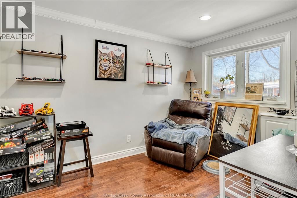 805 ROSELAWN Image 20