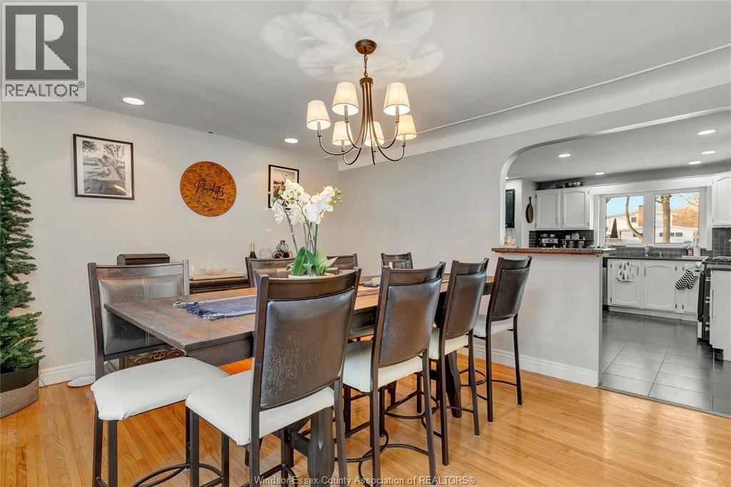 805 ROSELAWN Image 9