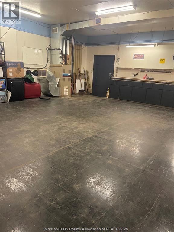 374 SHEPHERD STREET WEST Image 11