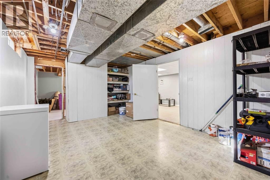 342 WILLOW CRESCENT Image 35