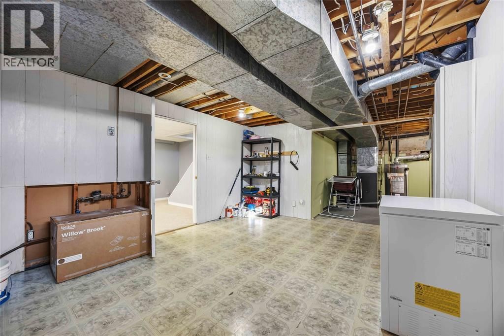 342 WILLOW CRESCENT Image 37