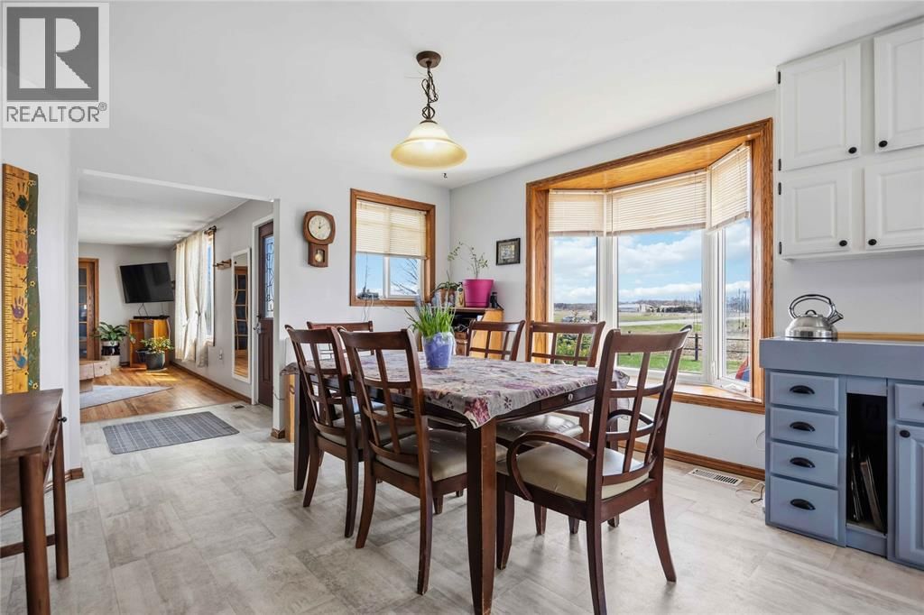 1061 OIL SPRINGS LINE Image 11