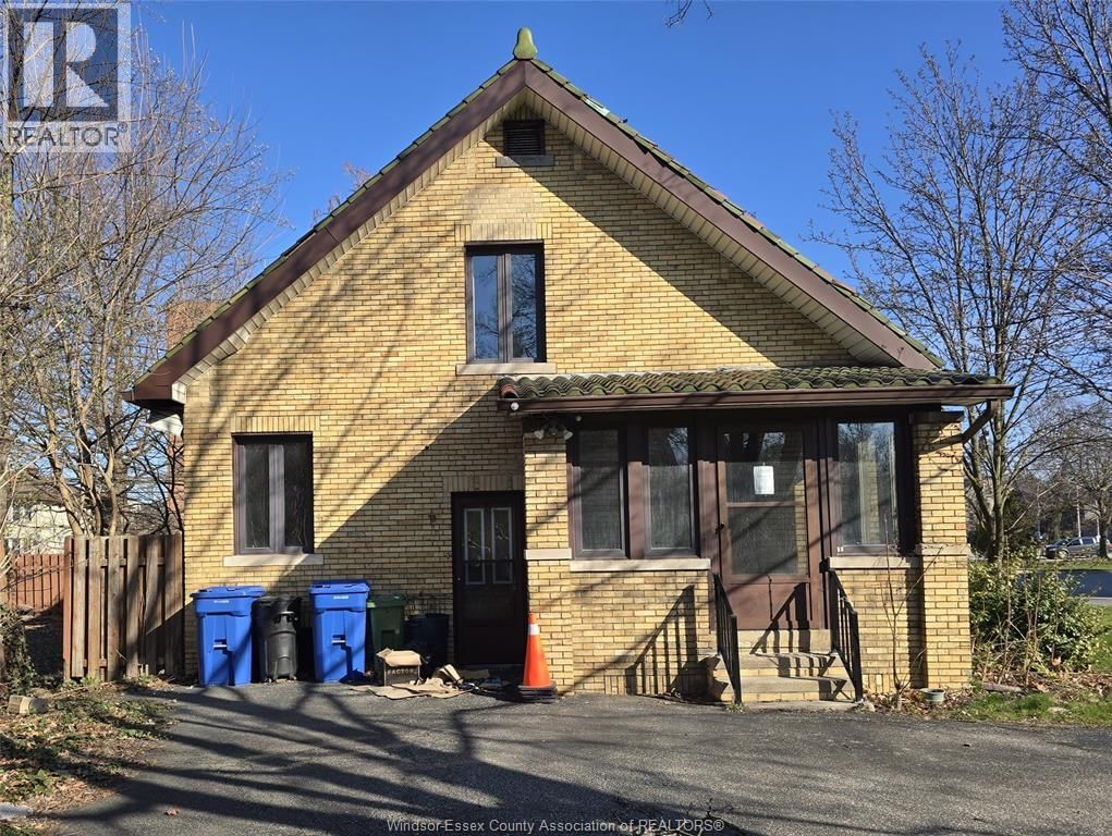 2311 UNIVERSITY AVENUE Image 10