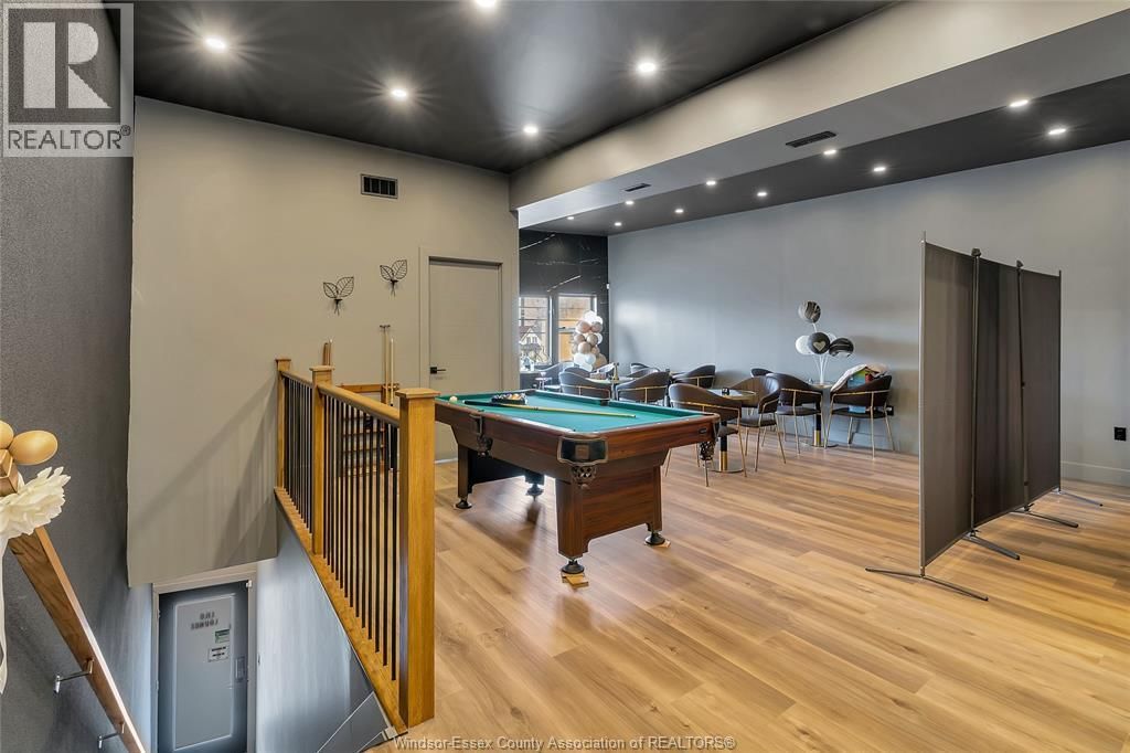 4667 WYANDOTTE STREET EAST Image 37