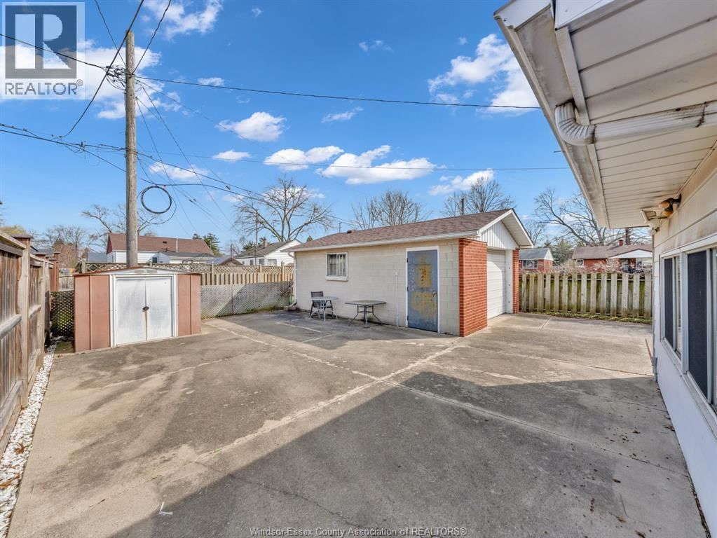 3891 VAUGHAN STREET Image 33