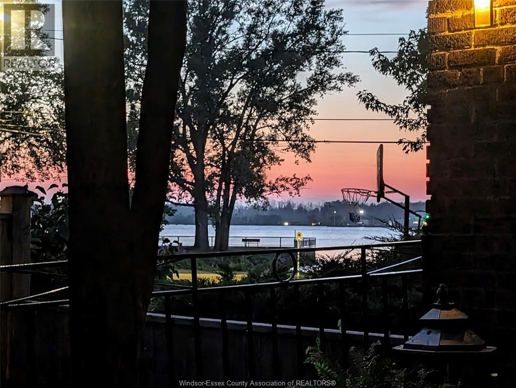 7505 RIVERSIDE DRIVE EAST Image 24