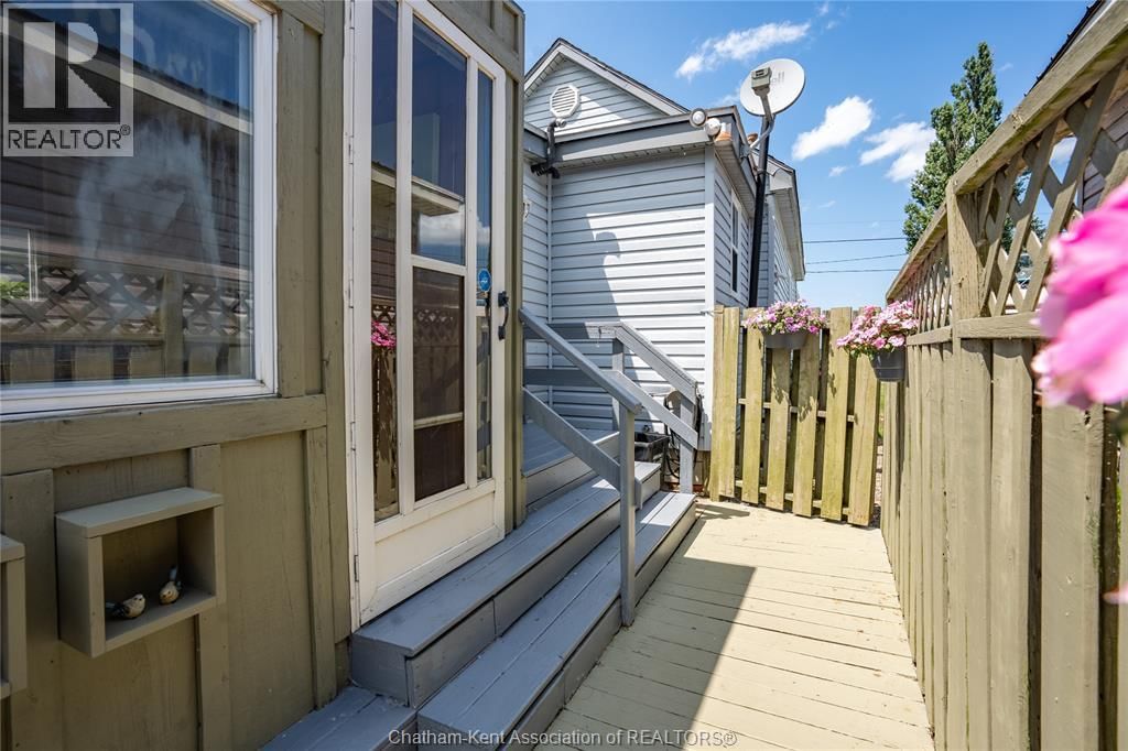 523 BAYVIEW AVENUE Image 26