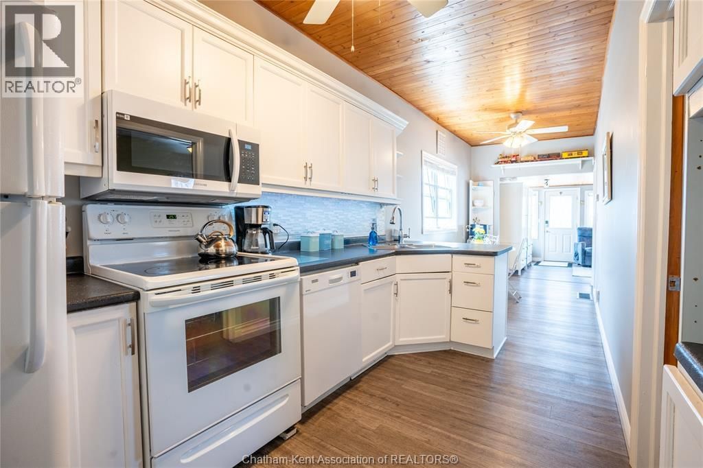 523 BAYVIEW AVENUE Image 9