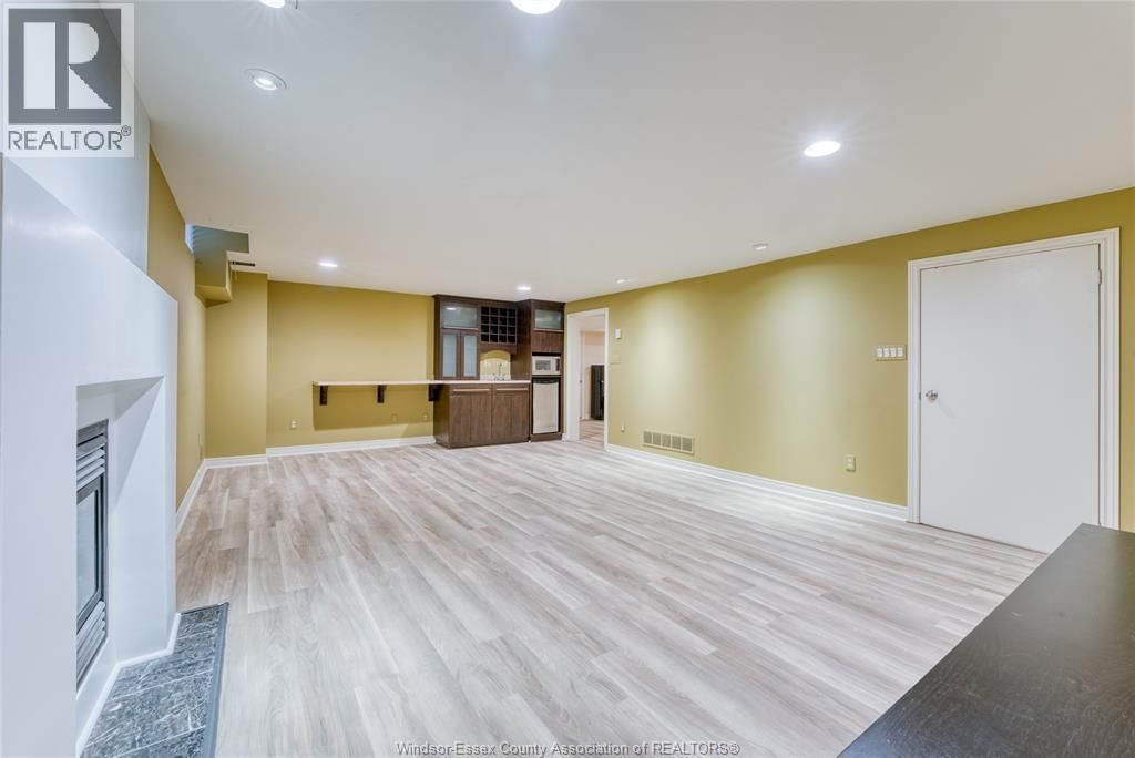 323 MAJESTIC DRIVE Image 38